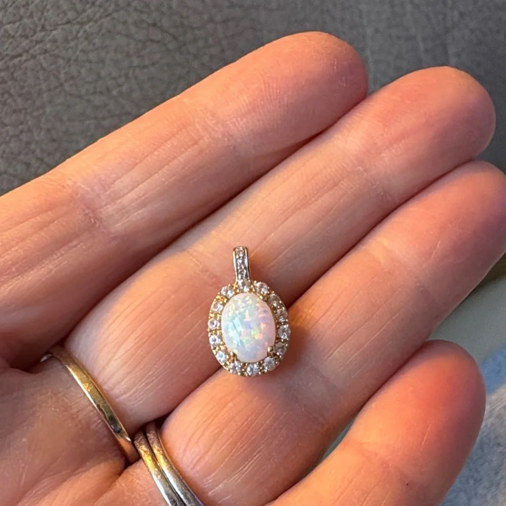 Elegant 14k solid yelllow gold Opal and Diamond Pendant - Picture 1 of 5